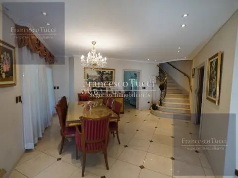 Casa 7 ambientes con 4 baños