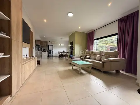 Casa 5 ambientes con 3 baños