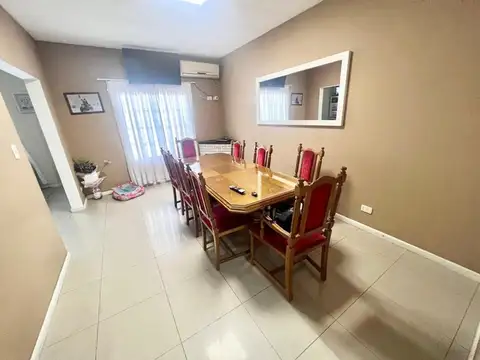 Casa 5 ambientes con 3 baños