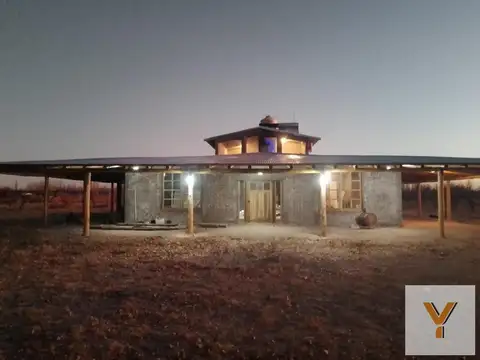 Casa en venta - 2 Dormitorios 3 Baños - 60.250Mts2 - San Rafael, Mendoza
