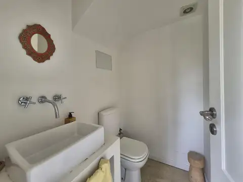 Casa 6 ambientes con 2 baños