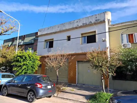 CASA 4 AMB., EN 2 PLANTAS, CON LOCAL, GARAJE Y TERRAZA
