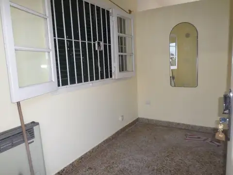 EXCELENTE UBICACIÓN  2 AMBIENTES MUY AMPLIOS CON PATIO Y TERRAZA 