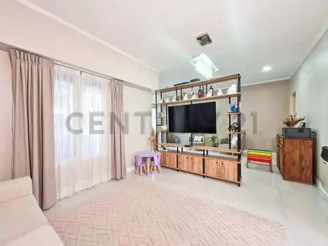 Casa en Venta con 2 cocheras