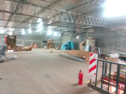 VENDO DEPOSITO MAS OFICINA