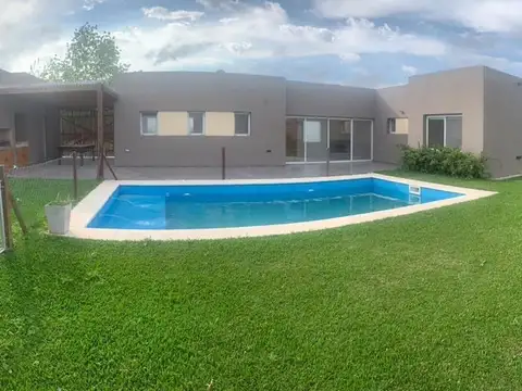 Casa en Alquiler Temporal de 4 dormitorios