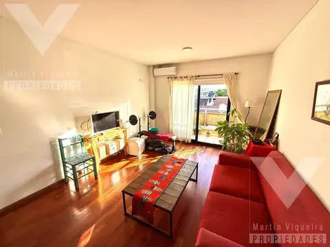 PH en VENTA con balcón y terraza propia. Freire y Congreso.