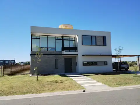CASA EN VENTA A ESTRENAR EN SAN SEBASTIAN