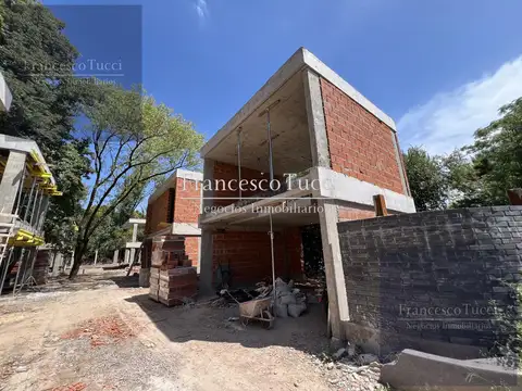 Depto Tipo Casa en Venta con 2 cocheras