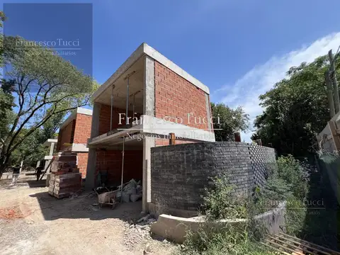 Depto Tipo Casa en Venta con 1 cocheras