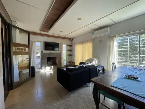 Casa en Venta con 4 cocheras