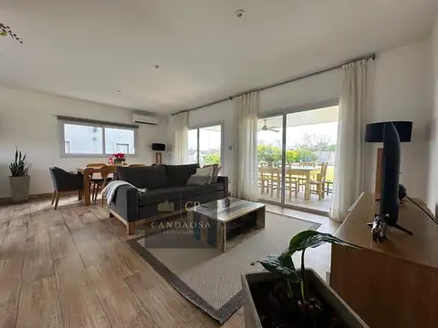Casa en Venta con 4 cocheras