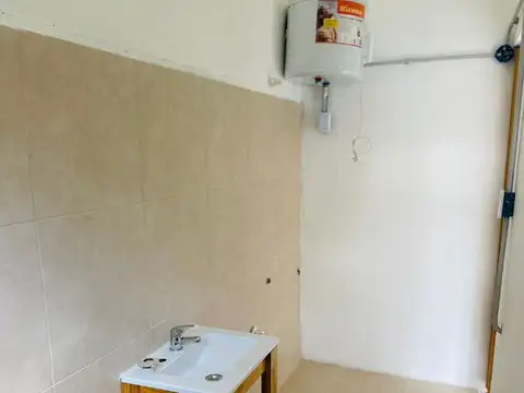 Departamento tipo PH de 1 ambiente todo electrico. Baño con ducha.