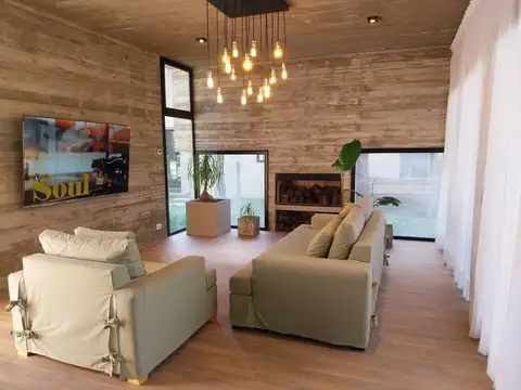 Venta Casa en el Exclusivo Barrio Isla del Golf - Pinamar