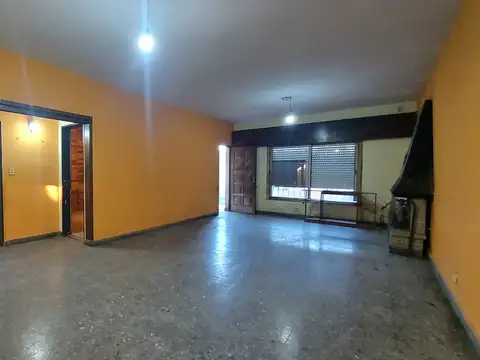Casa en Alquiler en Moron Sur, $ 800.000