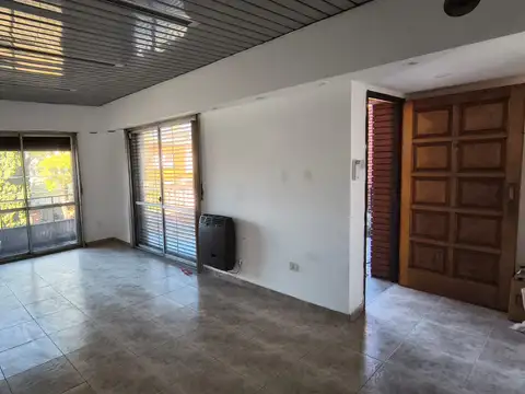 Depto Tipo Casa en Alquiler de 3 ambientes