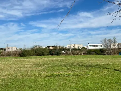 Terreno en Venta de 833,0 m2