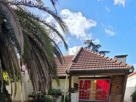 Casa 3 amb con jardin y galeria semi cubierta con parrilla con posibilidad de financiación. Ubicado en Azul 298, Monte Grande