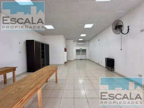 Local en Alquiler en Granadero Baigorria, $ 800.000