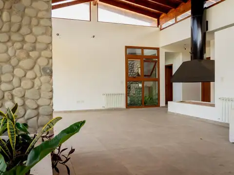 Casa 4 ambientes con 4 baños