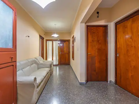 Casa en Venta con 4 cocheras