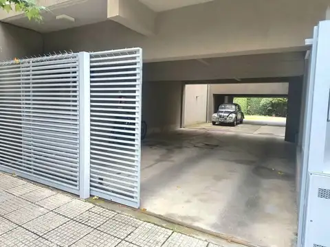 Venta cochera planta baja cubierta centro Martinez