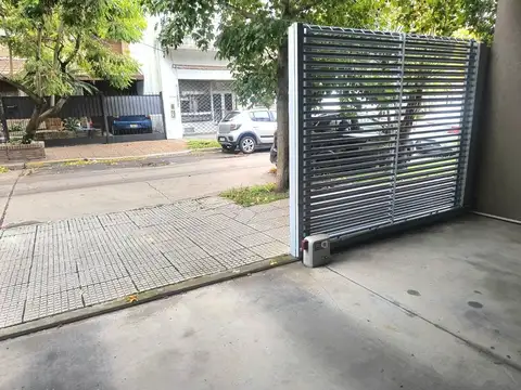 Venta cochera planta baja cubierta centro Martinez
