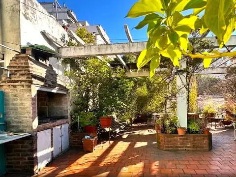 HERMOSO PH DE 4 AMBIENTES EN VILLA CRESPO CON UNA GRAN TERRAZA Y PATIO