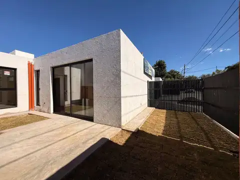 VENTA CASA ESTRENAR 2 DORM HOUSING VILLA ALLENDE