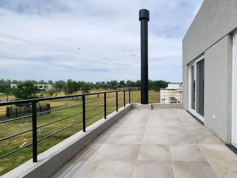 Casa 4 ambientes con 2 baños