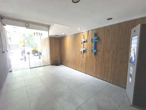 Monoambiente Grande Divisible contra-Frente Balcon vista abierta calle lugar cocina, baño instalados