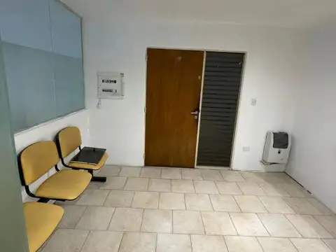 OFICINA EN VENTA SOBRE DEAN FUNES AL 68