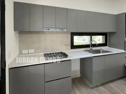 Casa Unifamiliar a Estrenar en San Matías – Excelente