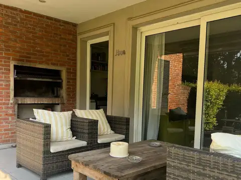 Casa 3 ambientes con 2 baños
