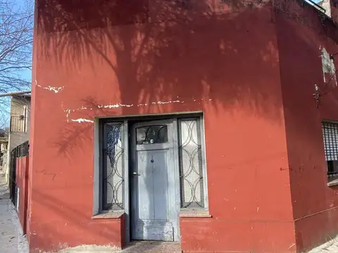 VENTA - Casa a Refaccionar - OPORTUNIDAD ! IDEAL 2/3 FAMILIAS