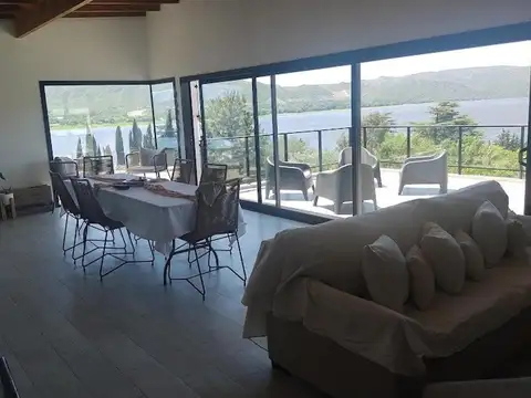 Casa en Venta con 3 cocheras