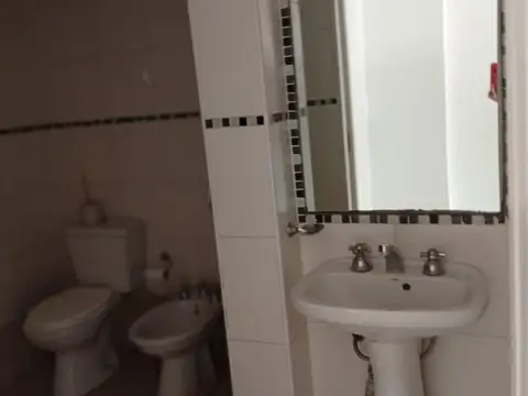 Depto Tipo Casa en Alquiler con 1 cocheras