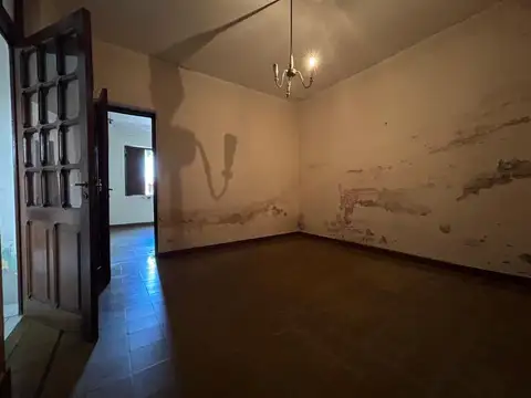 VENTA CASA MICROCENTRO 5 AMBIENTES A RAFACCIONAR