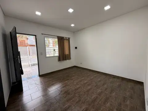 Depto Tipo Casa en Alquiler en Castelar Norte, $ 900.000