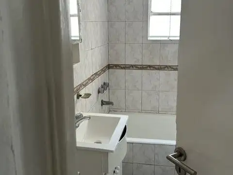 Depto Tipo Casa en Alquiler en Lanús Oeste, $ 550.000