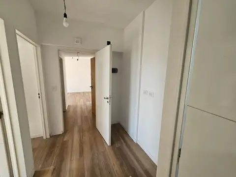 Varela 100, Piso 8