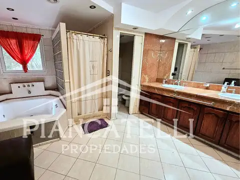 Casa en Alquiler con 1 cochera