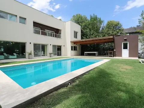 Casa en Venta con 1 cochera