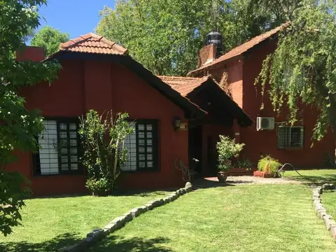 Casa en Venta con 3 cocheras