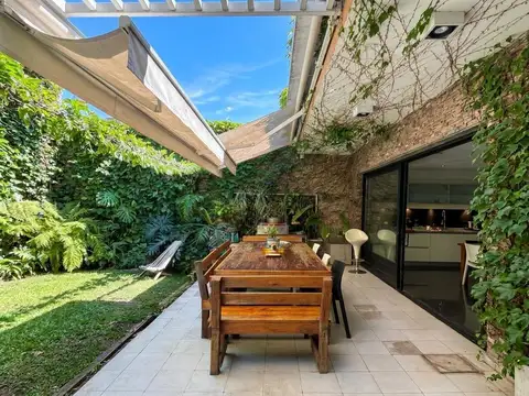 Casa en venta dos plantas, 5 ambientes, parque, quincho, cocheras, terraza, Villa Ballester .