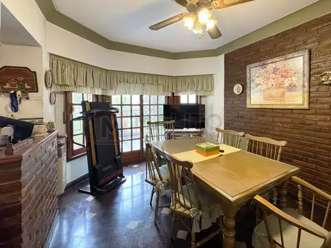 CASA 5 AMBIENTES CON JARDÍN, TERRAZA, LAVADERO Y GARAGE