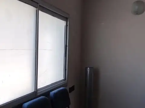 Oficina 3 ambientes con 1 baño