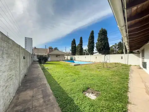 Casa en venta City Bell 3 DORMITORIOS AMPLIO LOTE