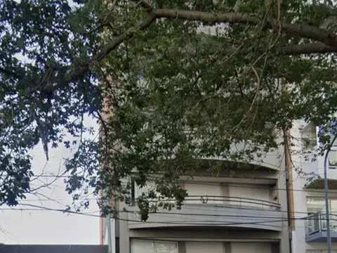 Semipiso sobre boulevard de Villa Luro con cochera