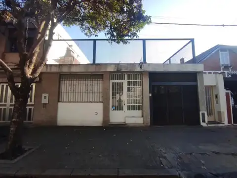Hermosa casa de 3 dormitorios + 2 consultorios al frente